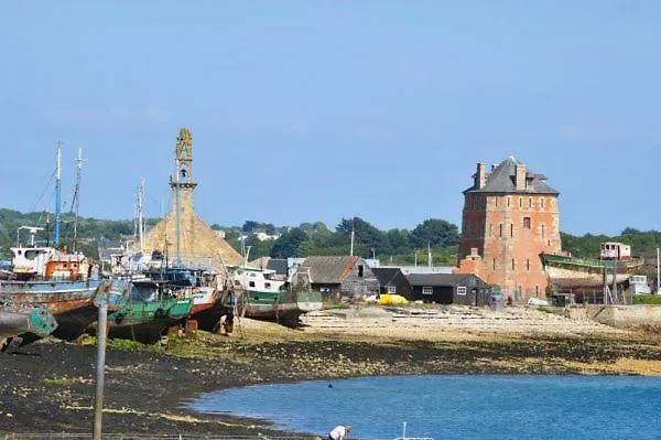 Holiday home Les Volets Bleus, 100M De La Plage Camaret-sur-Mer