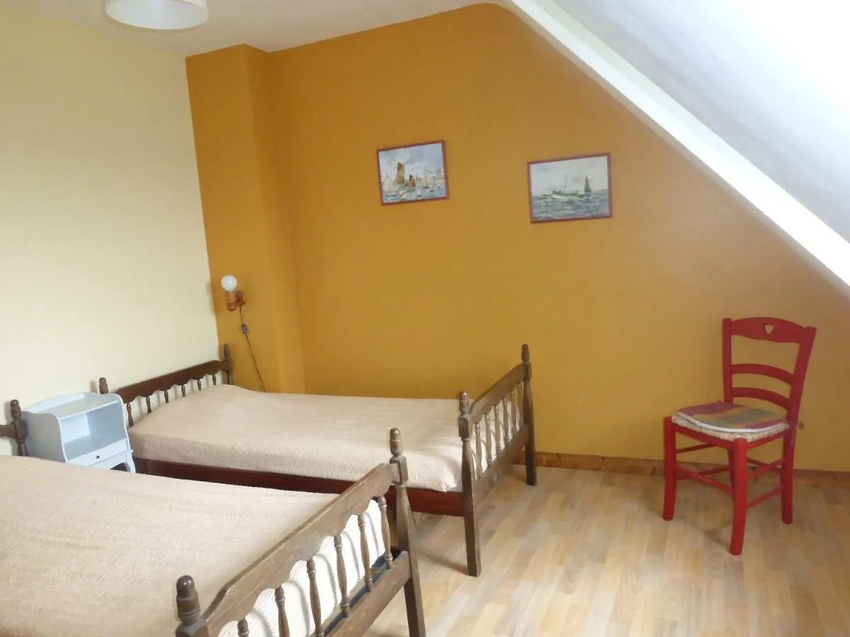 Holiday home Les Volets Bleus, 100M De La Plage Camaret-sur-Mer